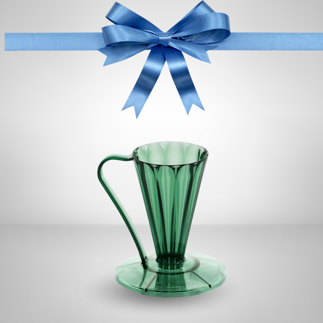 Cafec Tritan Flower Dripper Deep 27° en un setup minimalista.